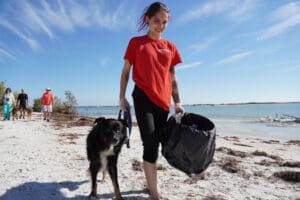 Petland Florida Participates in Largo Beach Cleanup